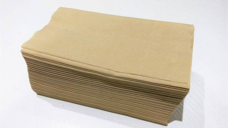 本色紙?jiān)谏钣眉堉挟愜娡黄?  alt=